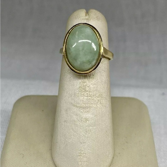VINTAGE Jade 14K Solid Gold Oval Cabochon Ring Size 5 - Picture 3 of 12